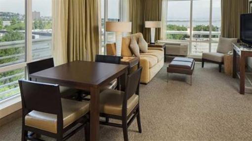 фото отеля DoubleTree Club by Hilton Hotel Boston Bayside