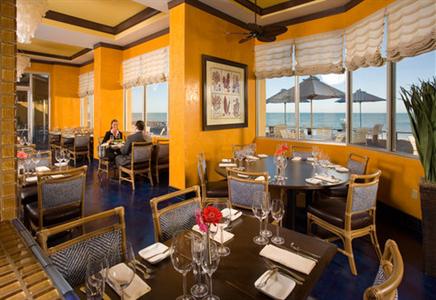 фото отеля Crowne Plaza Melbourne Oceanfront