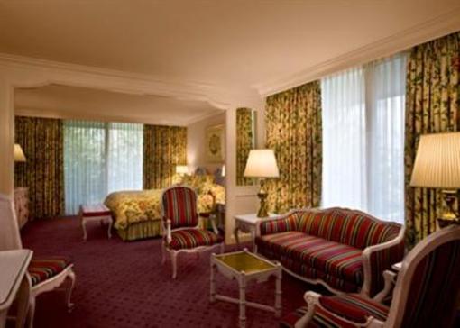 фото отеля Little America Hotel