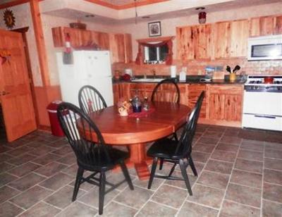 фото отеля Bear Grove Cabins Bed & Breakfast