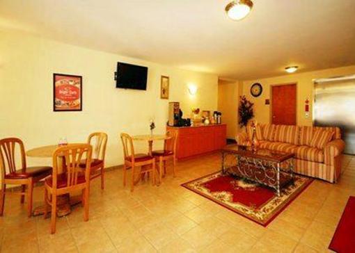 фото отеля Econo Lodge Amelia Court House