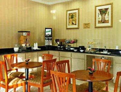 фото отеля Super 8 Brookshire
