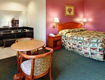 фото отеля Super 8 Brookshire