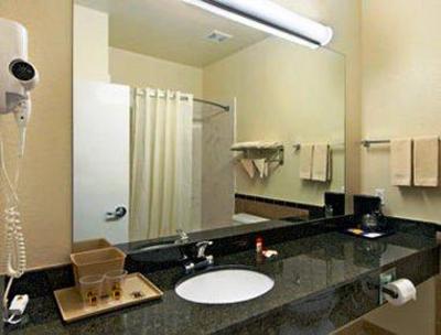 фото отеля Super 8 Brookshire