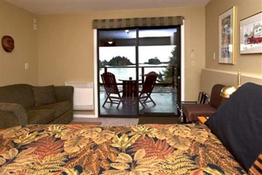 фото отеля Bostrom's B&B On Little Beach Bay