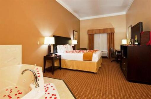 фото отеля Holiday Inn Express Hotel & Suites Houston-Alvin