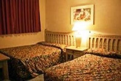 фото отеля Fiesta Inn & Suites