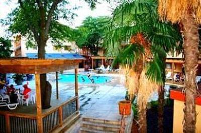 фото отеля Fiesta Inn & Suites