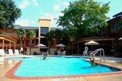 фото отеля Fiesta Inn & Suites