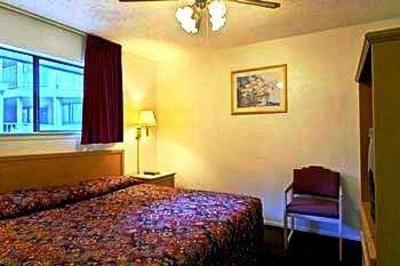 фото отеля Fiesta Inn & Suites