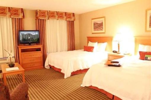 фото отеля Hampton Inn & Suites Addison