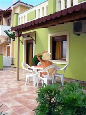 фото отеля Nereides Apartments Marathokampos