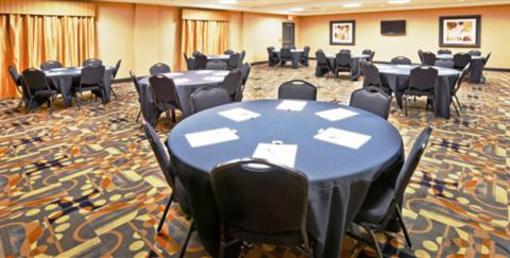 фото отеля Holiday Inn Express & Suites Denton - UNT - TWU