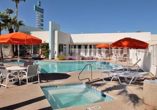 фото отеля Quality Inn Flamingo Tucson