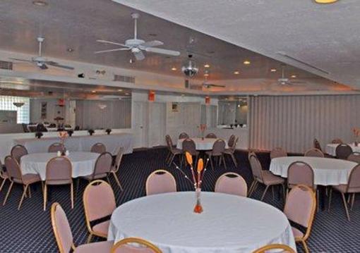 фото отеля Quality Inn Flamingo Tucson
