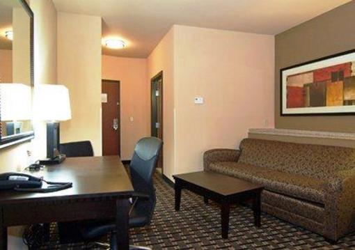 фото отеля Comfort Suites Buda