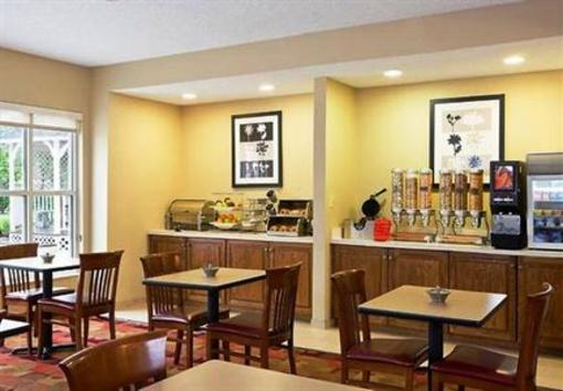 фото отеля TownePlace Suites Central Northwest Freeway