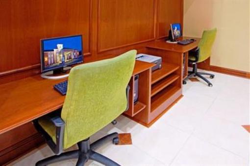 фото отеля Holiday Inn Express Prince Frederick