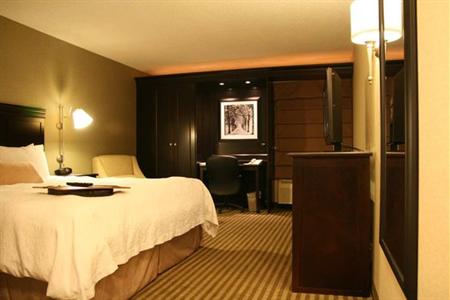 фото отеля Hampton Inn Long Island/Commack