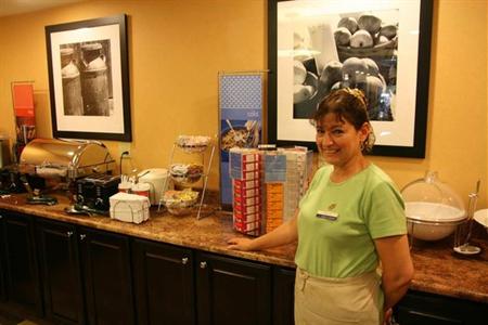 фото отеля Hampton Inn Long Island/Commack