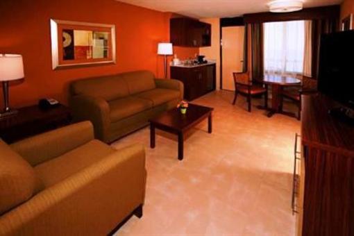 фото отеля Holiday Inn Express and Suites Oceanfront