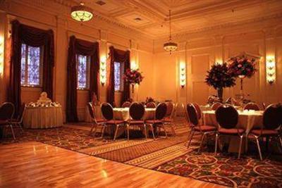 фото отеля Hilton New Orleans / St Charles Ave