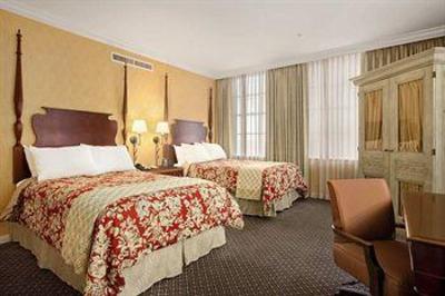 фото отеля Hilton New Orleans / St Charles Ave