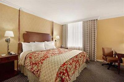 фото отеля Hilton New Orleans / St Charles Ave