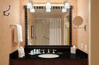фото отеля Hilton New Orleans / St Charles Ave