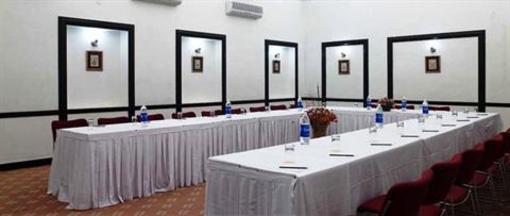 фото отеля Royal Orchid Metropole Hotel