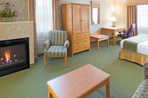 фото отеля Holiday Inn Express Hotel & Suites Boston-Marlboro