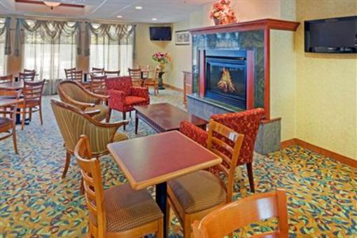 фото отеля Holiday Inn Express Hotel & Suites Boston-Marlboro