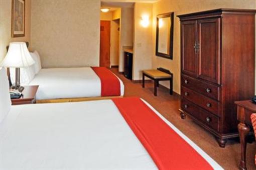 фото отеля Holiday Inn Express Hotel & Suites Boston-Marlboro