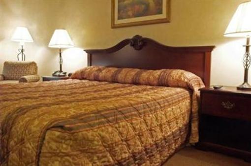 фото отеля Holiday Inn Express Hotel & Suites Boston-Marlboro