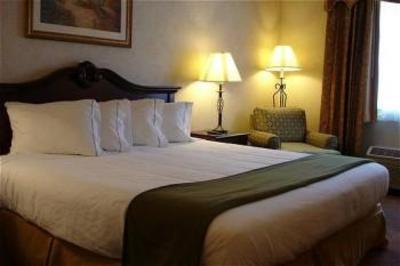 фото отеля Holiday Inn Express Hotel & Suites Boston-Marlboro