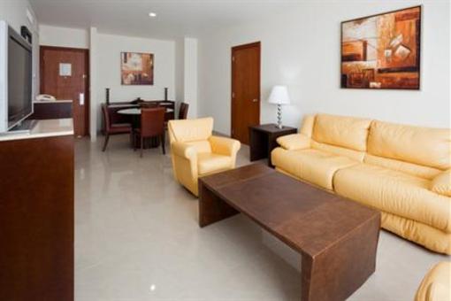фото отеля Holiday Inn Express Playacar Riviera Maya