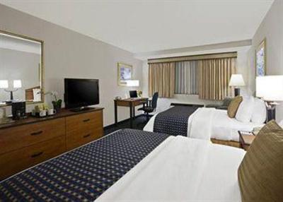 фото отеля Comfort Inn & Suites Boston/Logan International Airport