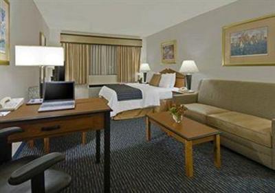 фото отеля Comfort Inn & Suites Boston/Logan International Airport