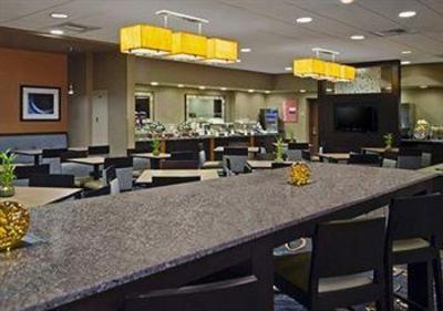 фото отеля Comfort Inn & Suites Boston/Logan International Airport