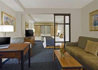 фото отеля Comfort Inn & Suites Boston/Logan International Airport