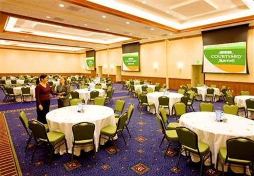 фото отеля Courtyard by Marriott San Diego Airport/Liberty Station