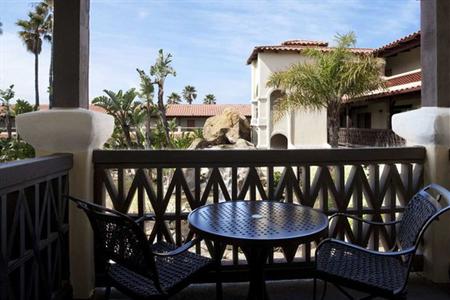 фото отеля Embassy Suites Mandalay Beach Hotel & Resort