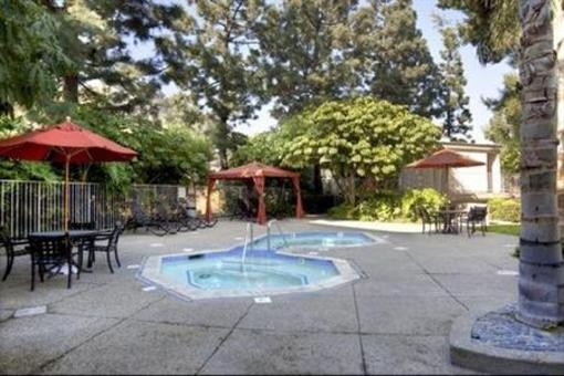 фото отеля Oakwood Toluca Hills