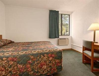 фото отеля Super 8 Redfield