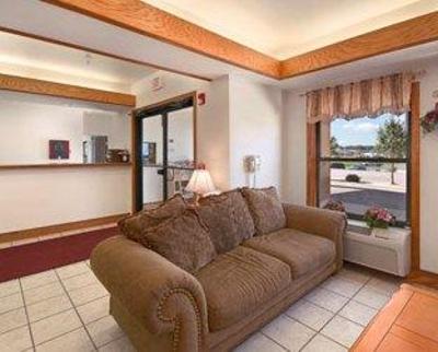фото отеля Super 8 Hampshire
