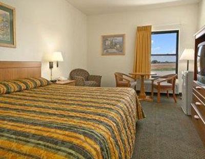 фото отеля Super 8 Hampshire