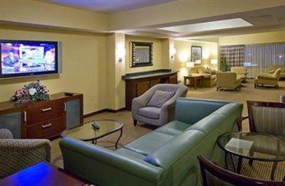 фото отеля Doubletree Guest Suites & Conference Center Chicago Downers Grove