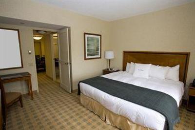 фото отеля Doubletree Guest Suites & Conference Center Chicago Downers Grove