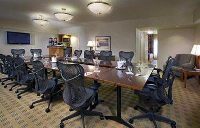 фото отеля Doubletree Guest Suites & Conference Center Chicago Downers Grove