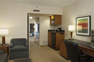 фото отеля Doubletree Guest Suites & Conference Center Chicago Downers Grove